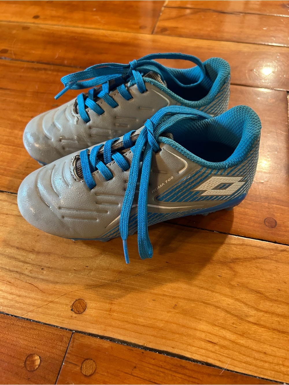 LOTTO Kids Gray and Blue soccer cleats